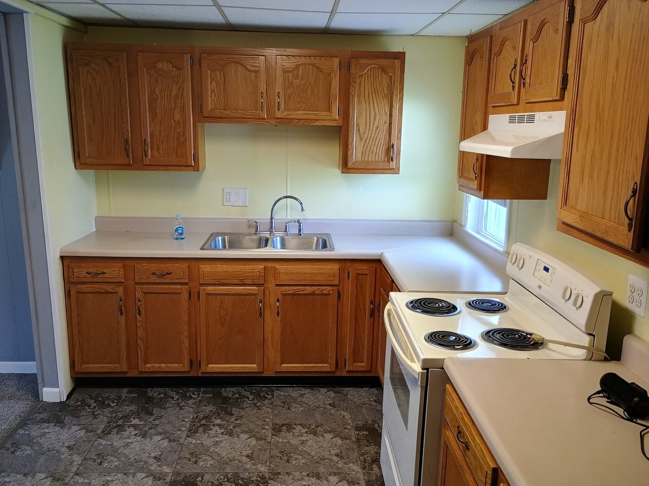 572 Maple Ave #NA - Photo 5 of 19