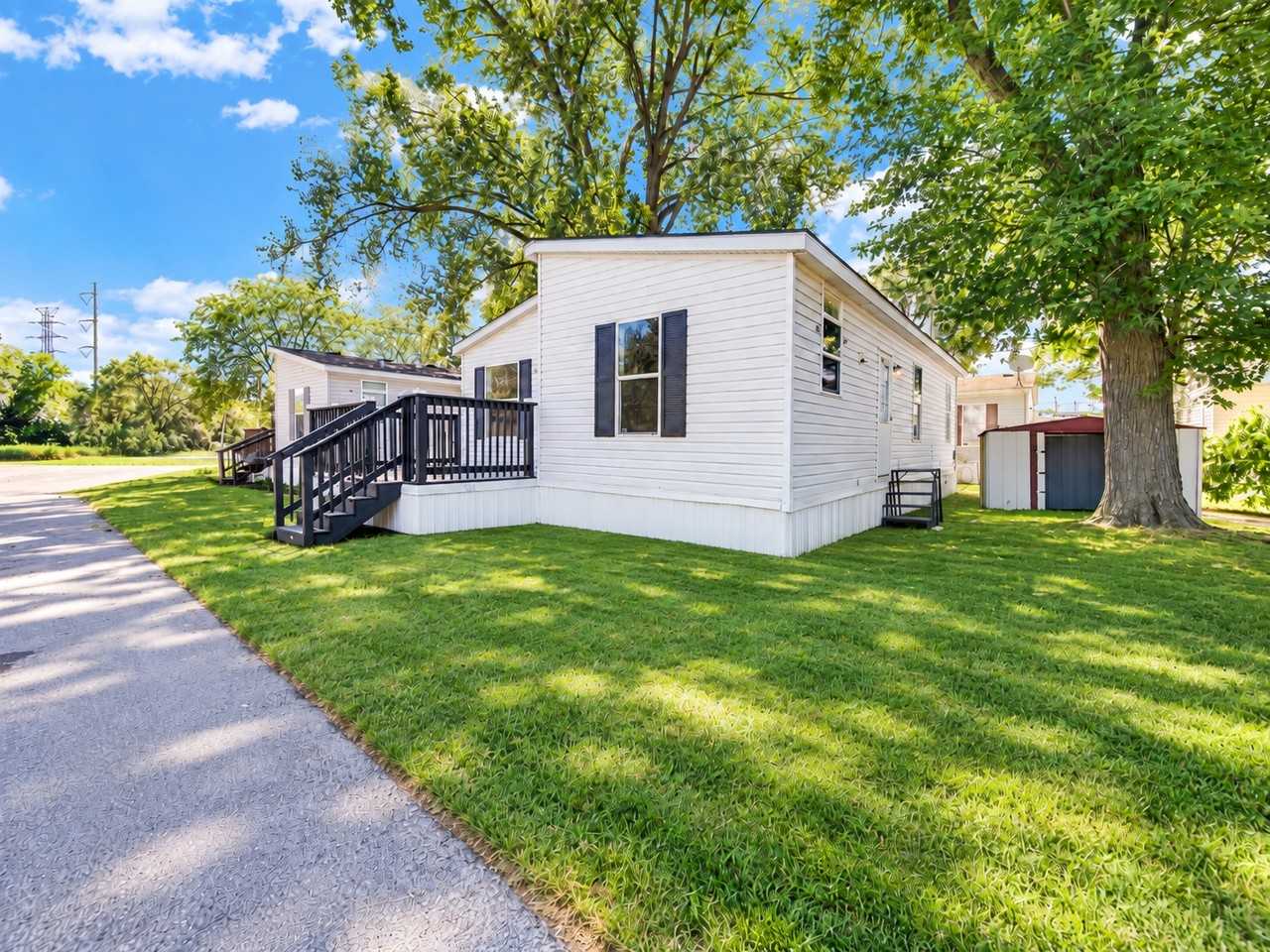 3601 Sheffield Ave - Photo 2 of 26