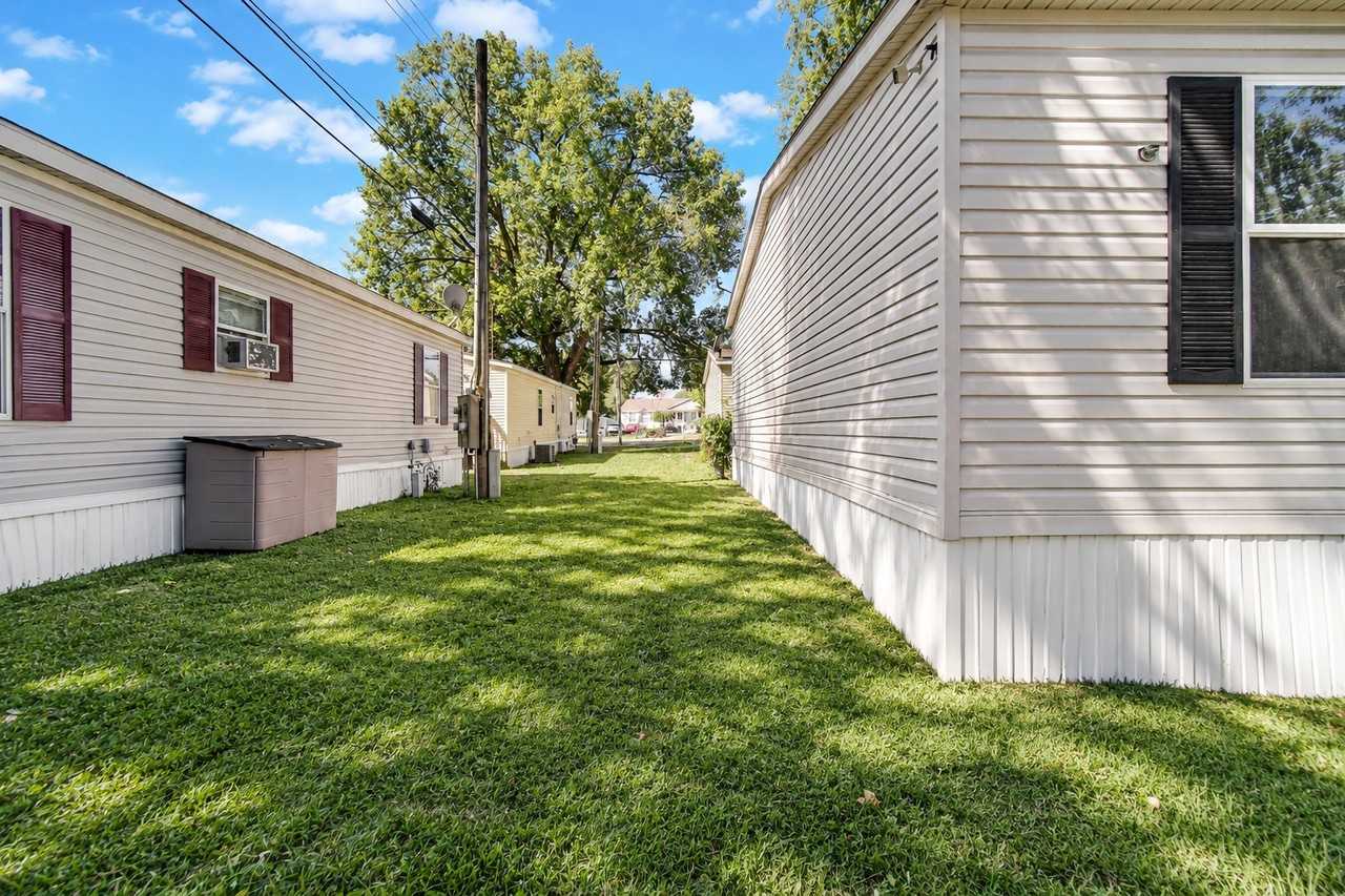 3601 Sheffield Ave - Photo 4 of 26