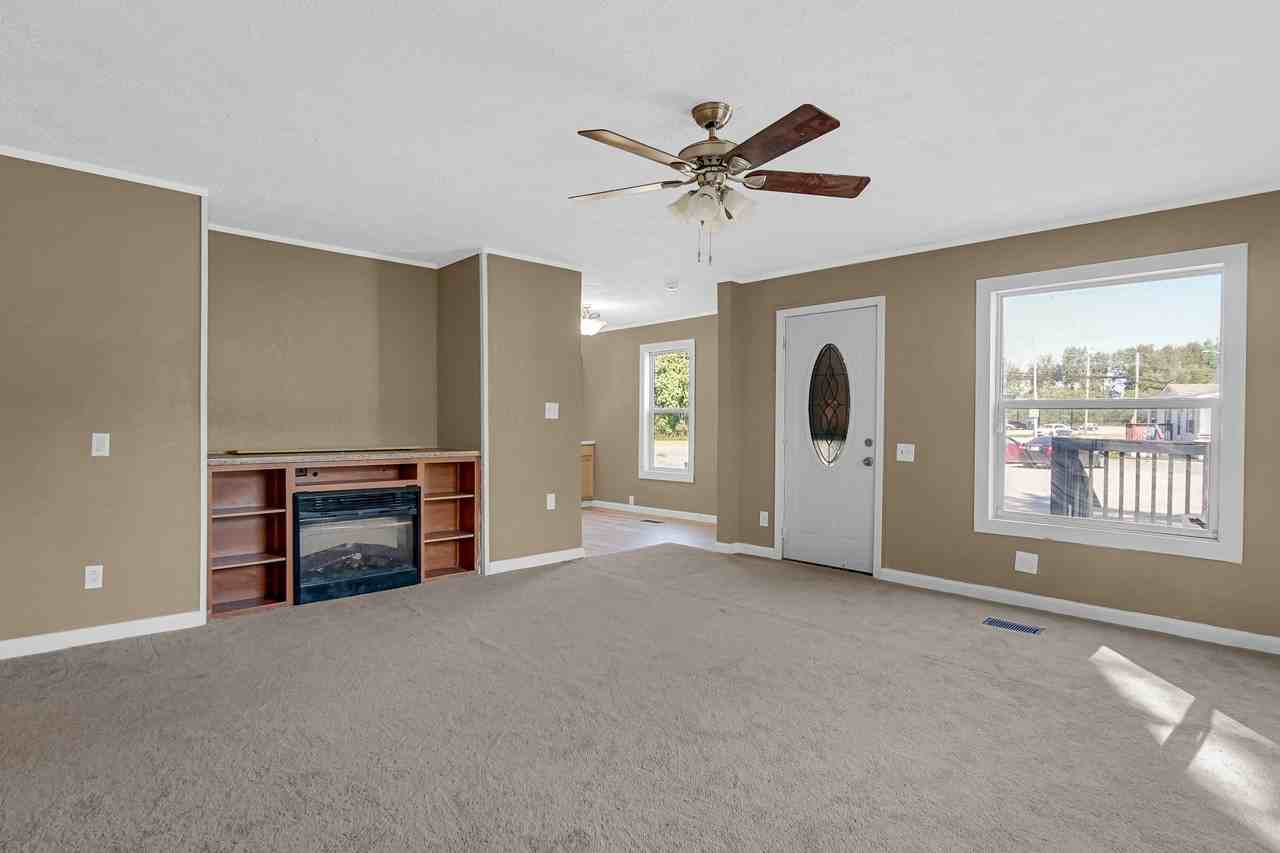 3601 Sheffield Ave - Photo 7 of 26
