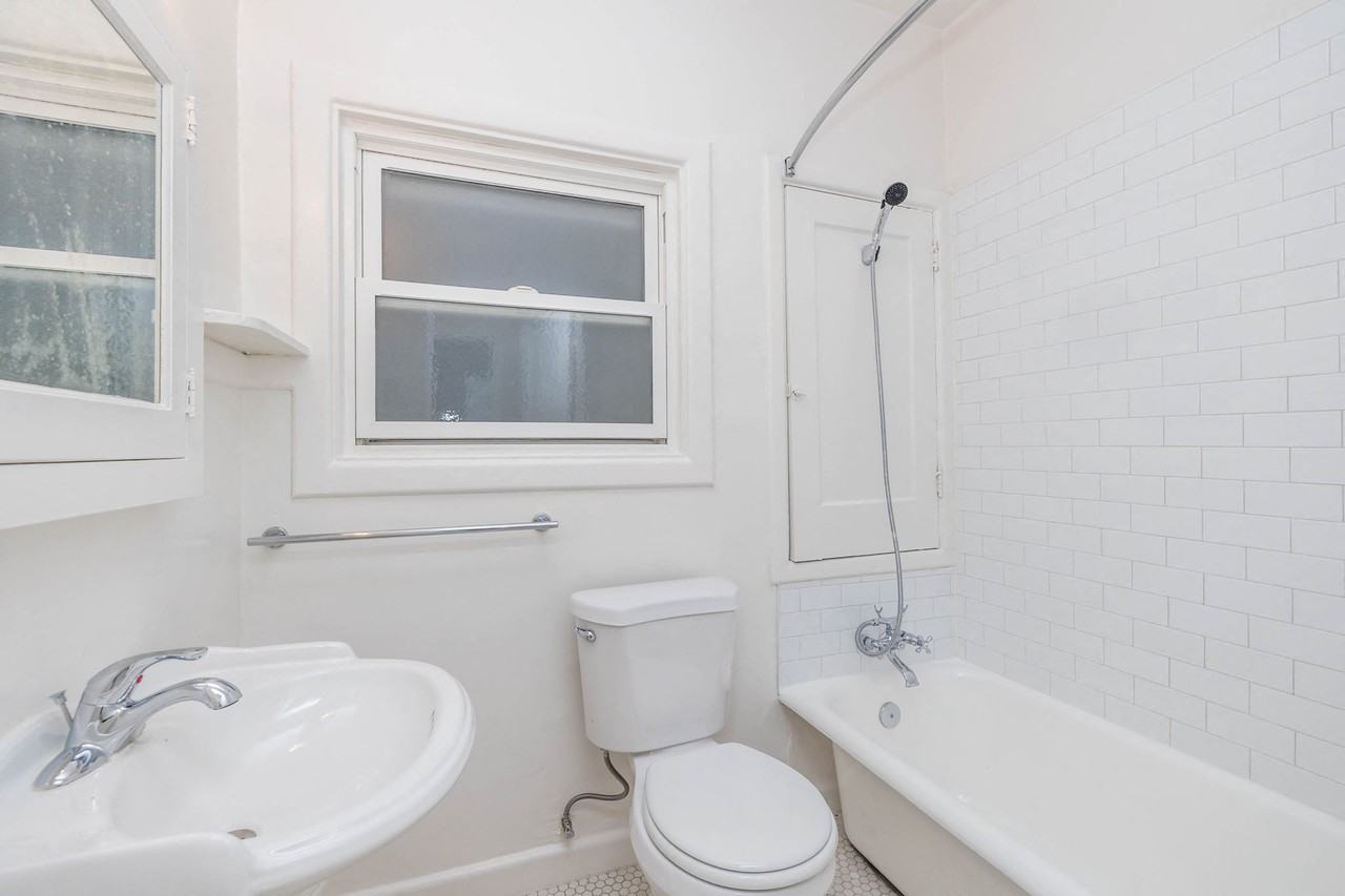 226 Athol - Photo 5 of 16
