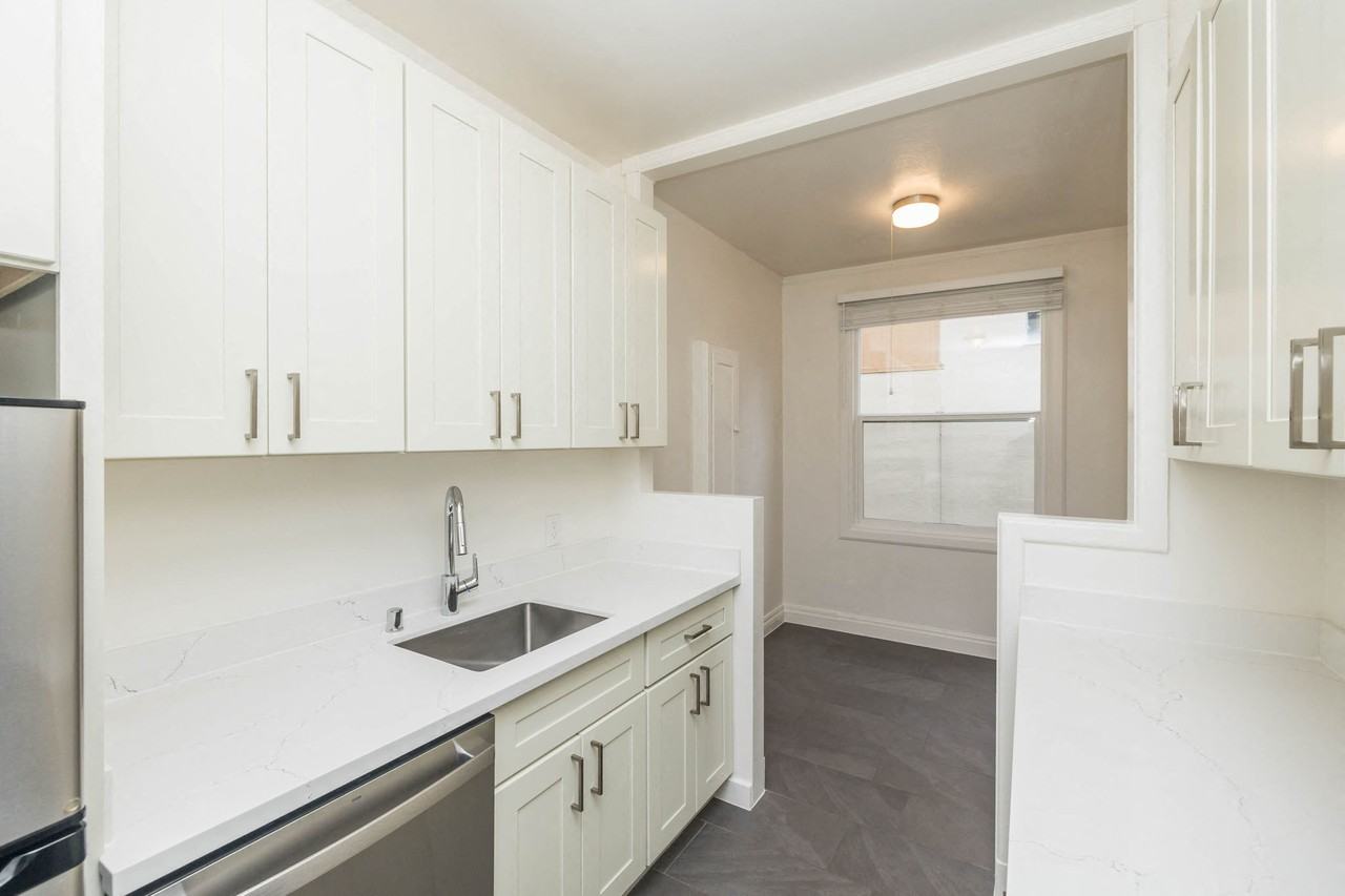 226 Athol - Photo 6 of 16