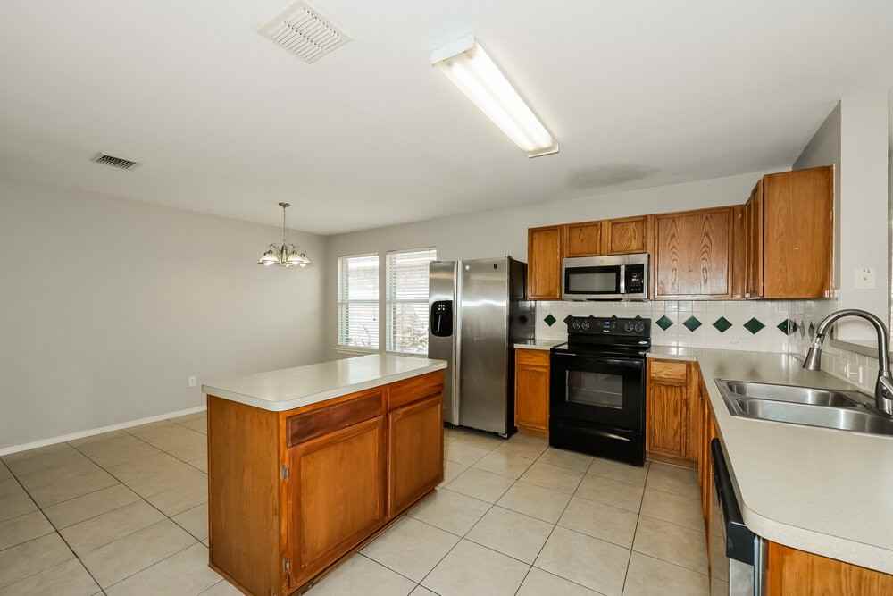 2029 Wildwood Dr - Photo 6 of 16