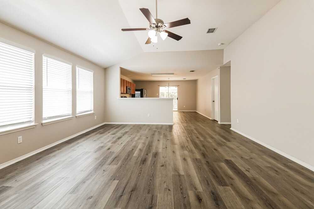 1410 Post Oak Trl - Photo 4 of 16