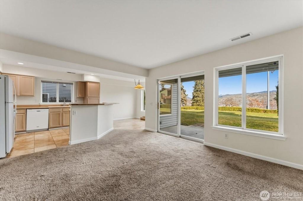 2305 W Woodin Ave #2E - Photo 5 of 31