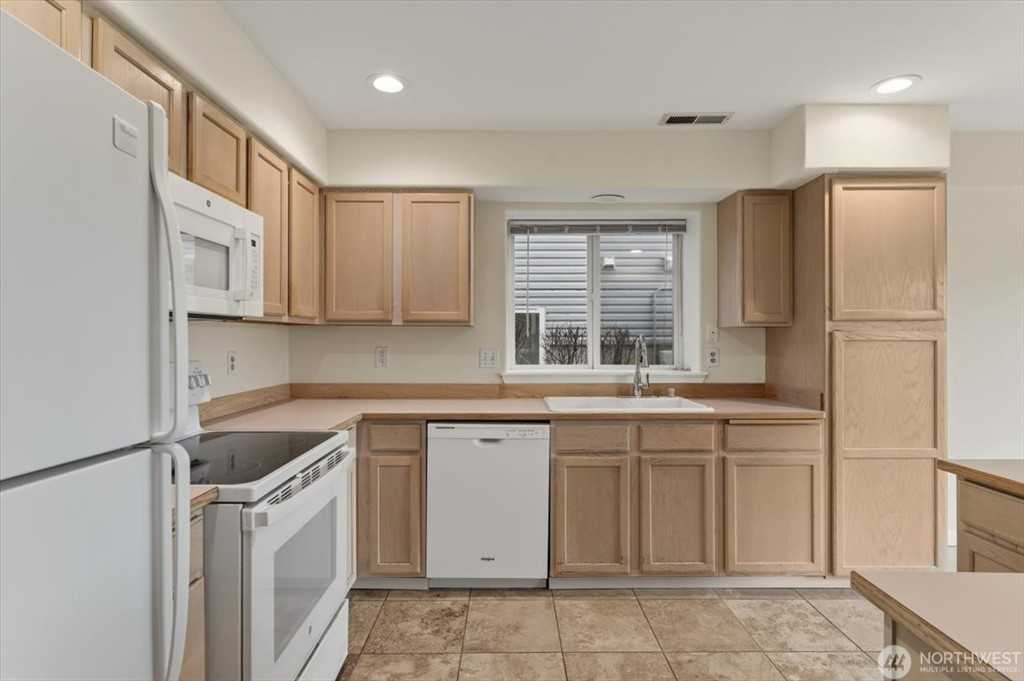 2305 W Woodin Ave #2E - Photo 7 of 31