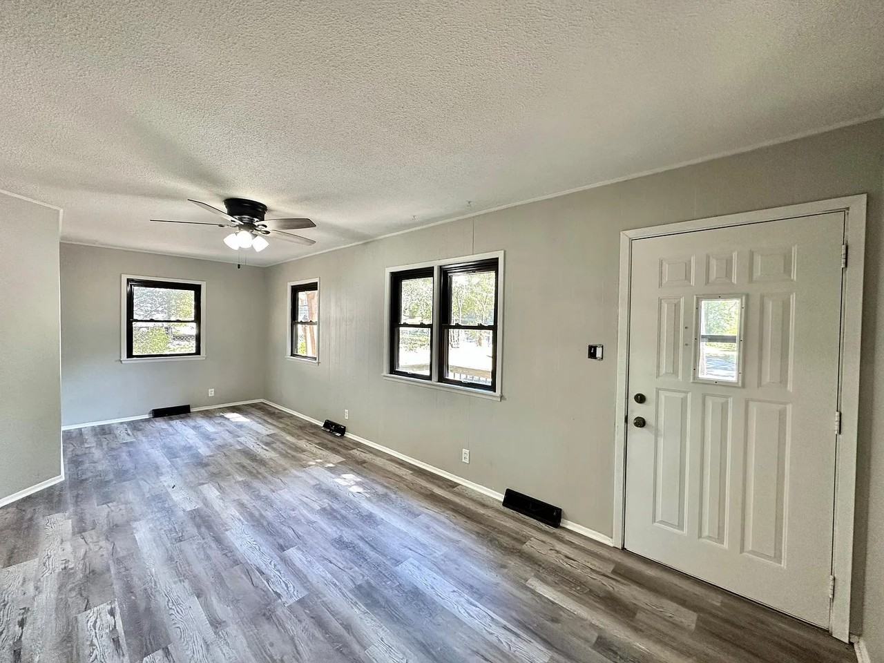 3412 Garfield Avenue - Photo 5 of 13