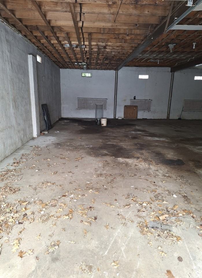 1130 East 9th Street - Garage Space - Photo 2 of 4