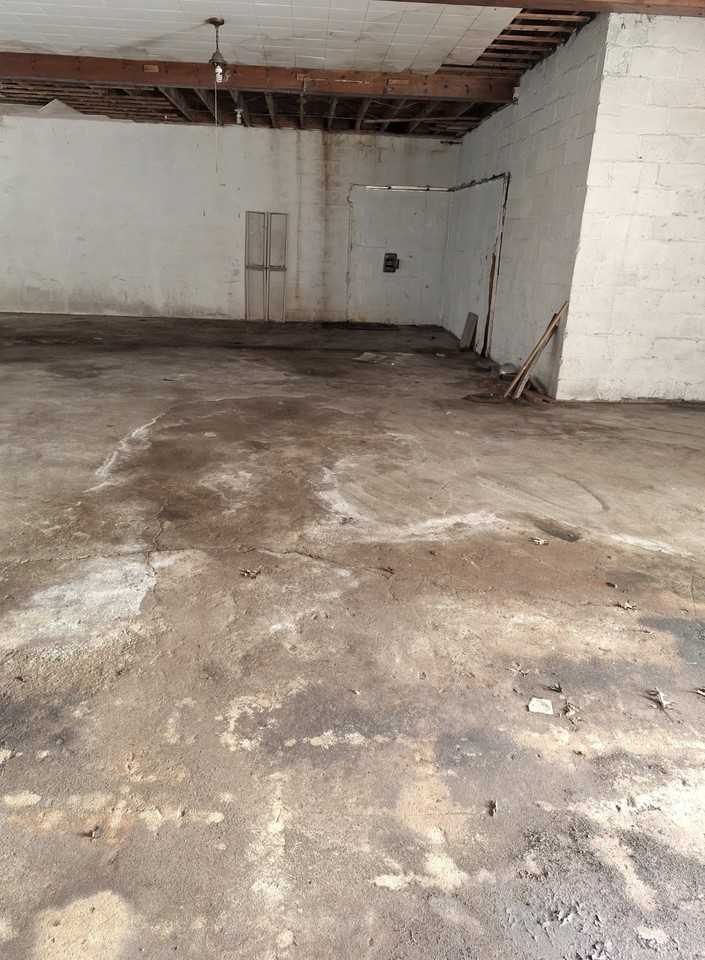 1130 East 9th Street - Garage Space - Photo 3 of 4