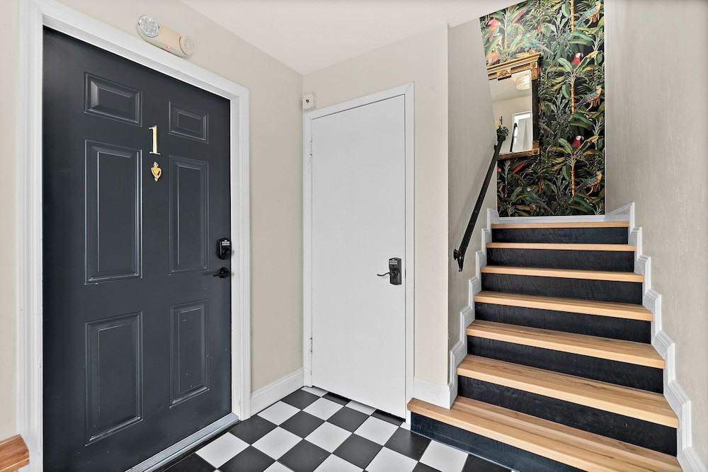 1320 Park Dr #1 - Photo 4 of 16
