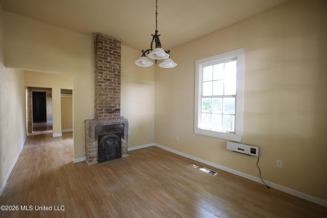 207 Saint Mary St - Photo 2 of 27