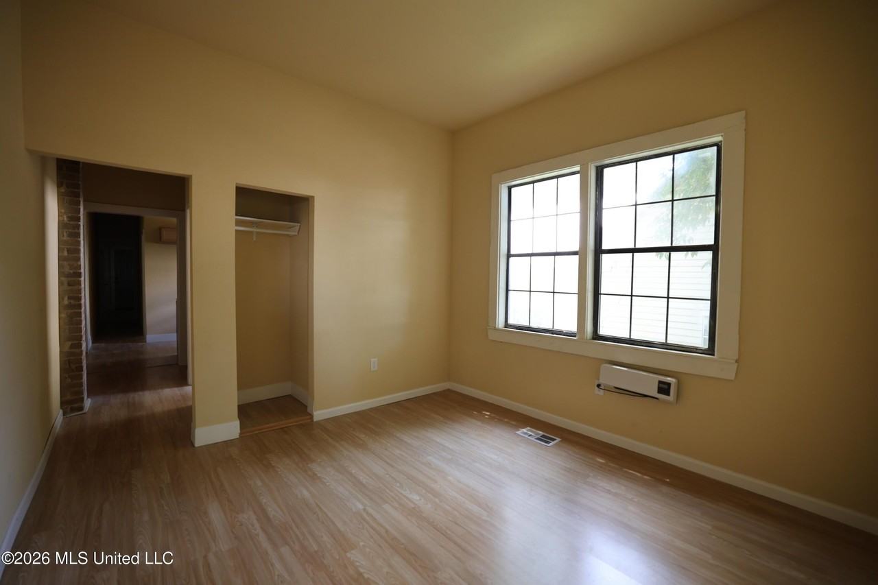 207 Saint Mary St - Photo 6 of 27