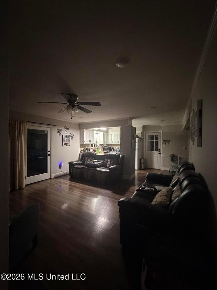 8303 Farmington Dr E - Photo 6 of 7