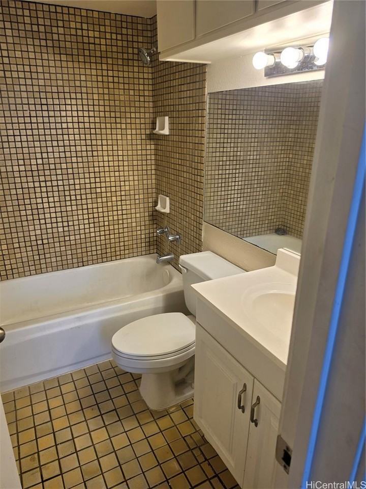 2100 Date St #2007 - Photo 4 of 7