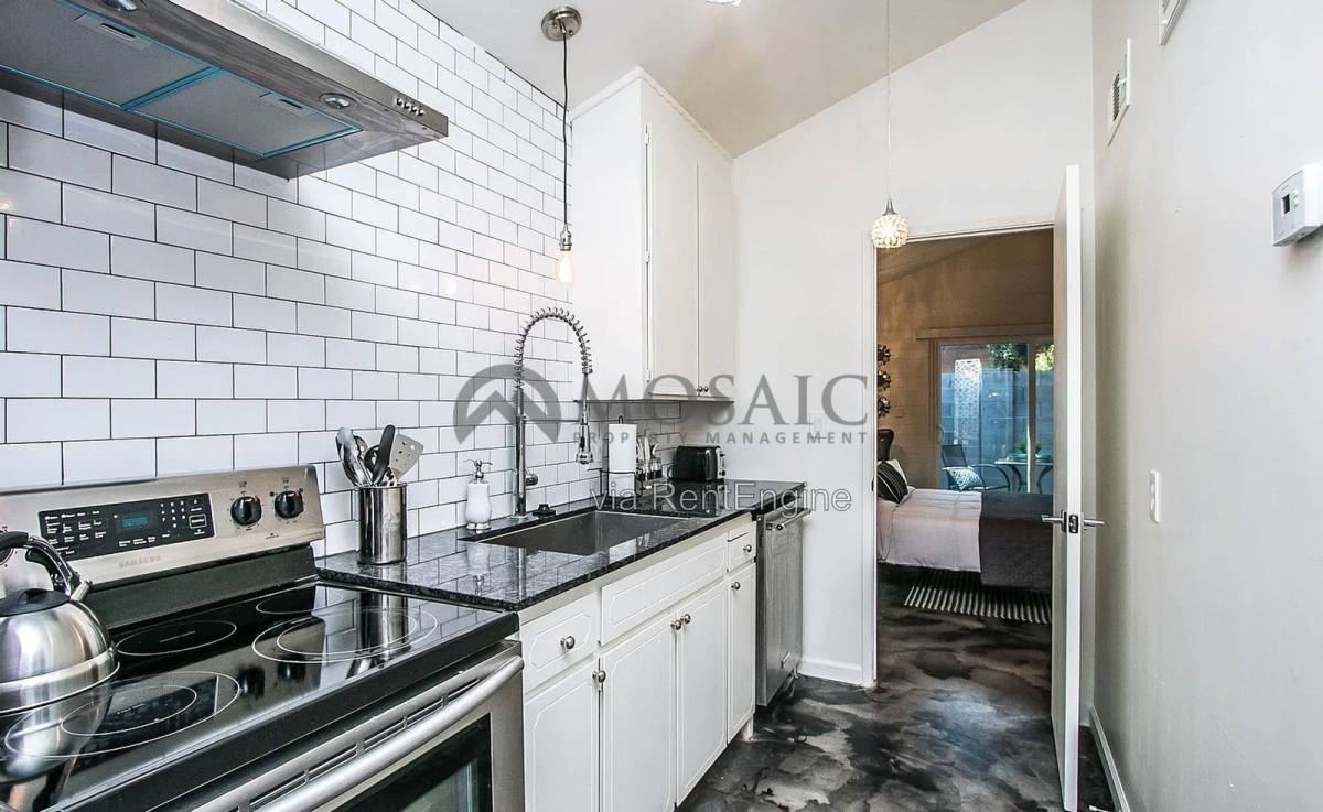 2309 S College Ave #3-3 - Photo 6 of 10