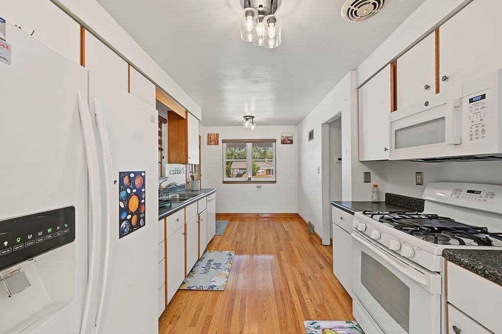 1338 35th St - Photo 6 of 32