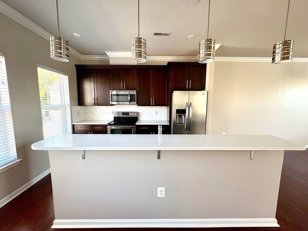 405 Woodcrest Dr Se - Photo 2 of 25