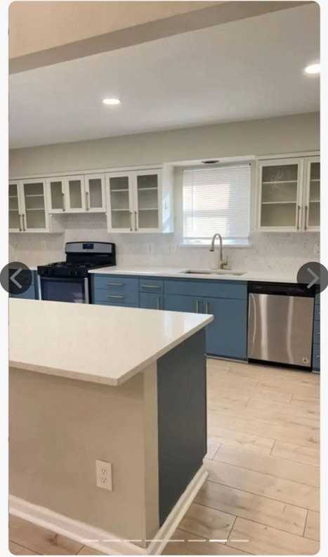 3165 Lockmoor Ln - Photo 2 of 9