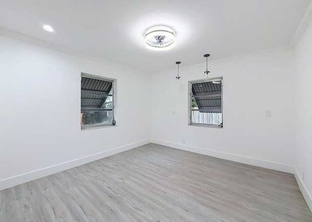 1110 Sw 31st St - Photo 5 of 20