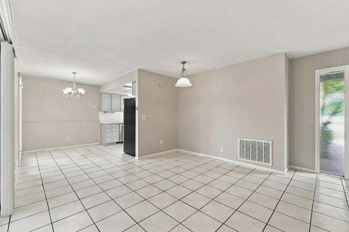 112 Jersey Woods Ct - Photo 7 of 35