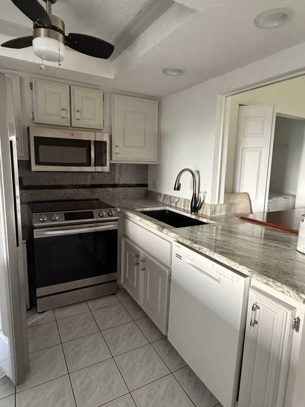 1219 Se 23rd Pl ##8 - Photo 5 of 20