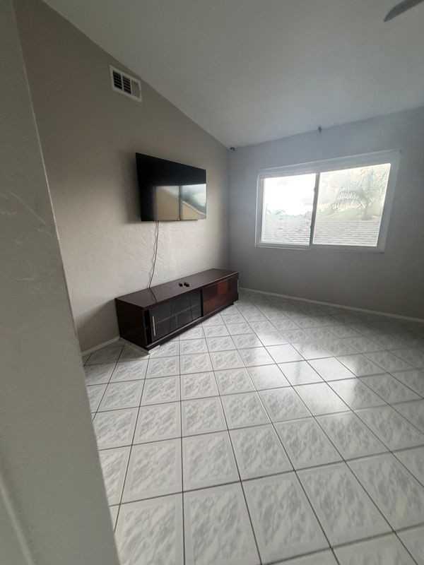 1219 Se 23rd Pl ##8 - Photo 6 of 20