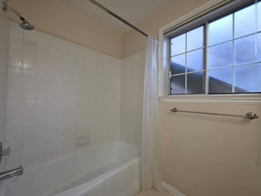 949 N University Ave ##19 - Photo 2 of 12