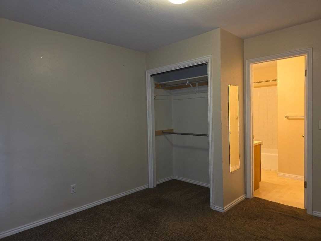 949 N University Ave ##19 - Photo 7 of 12