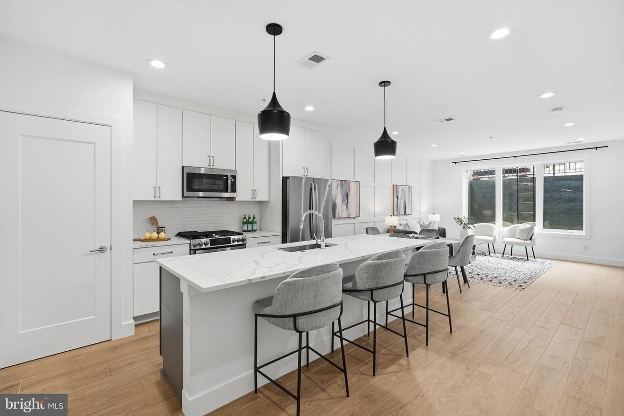 2234 11th St Nw - Photo 4 of 20