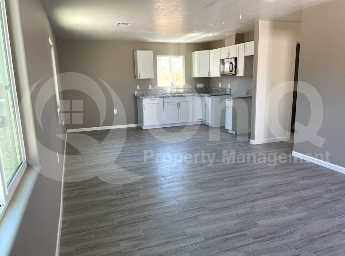 207 W Oklahoma St #2 - Photo 5 of 25