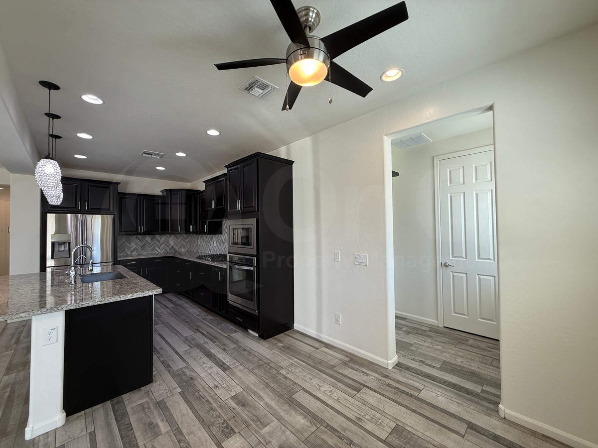 213 E Lantana Dr - Photo 4 of 41