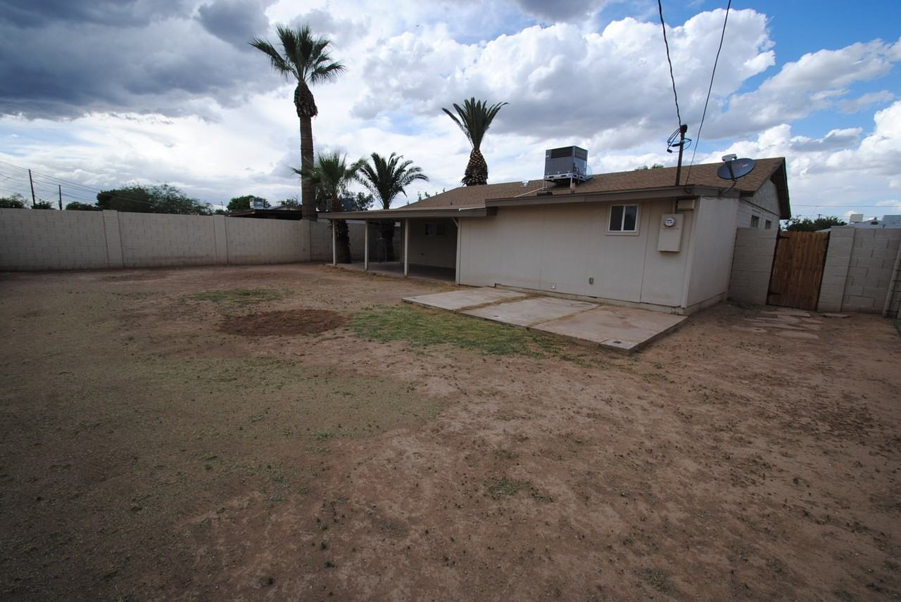 2745 W Hazelwood St - Photo 2 of 9