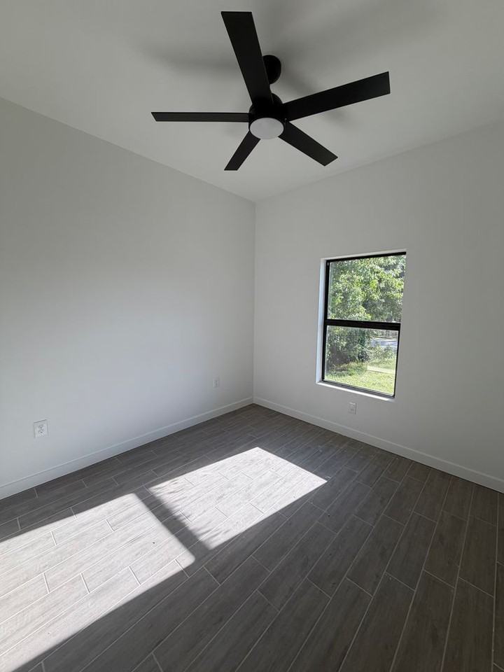 2103 Redmond St - Photo 2 of 20