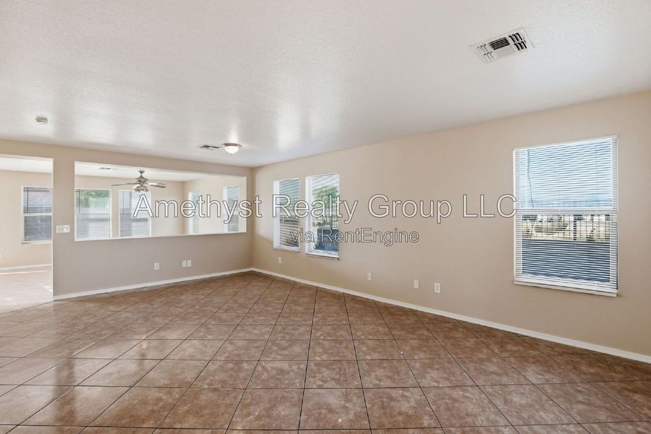 5931 W Albeniz Pl - Photo 4 of 37