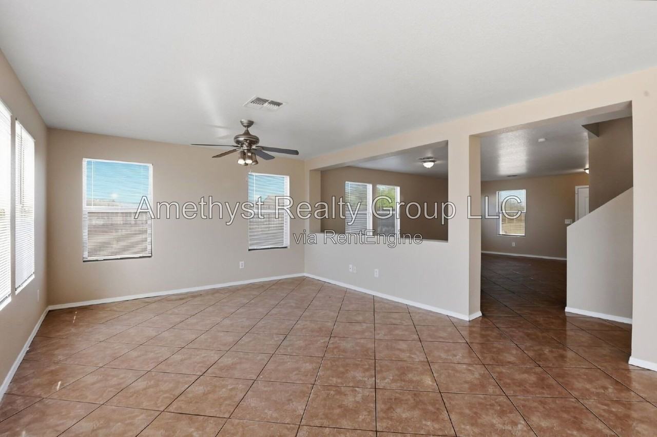 5931 W Albeniz Pl - Photo 7 of 37