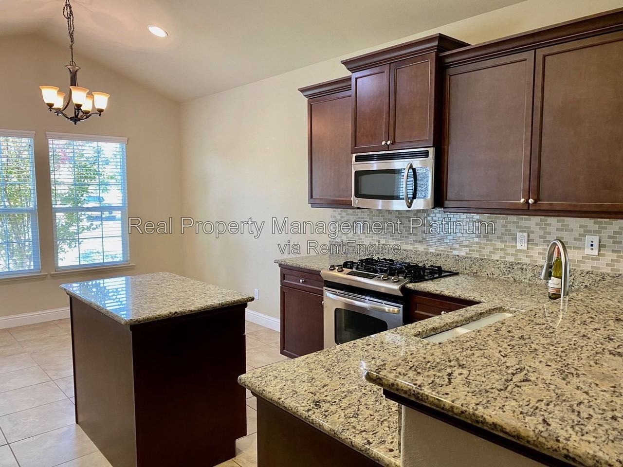 8616 N Garden Ave - Photo 3 of 16