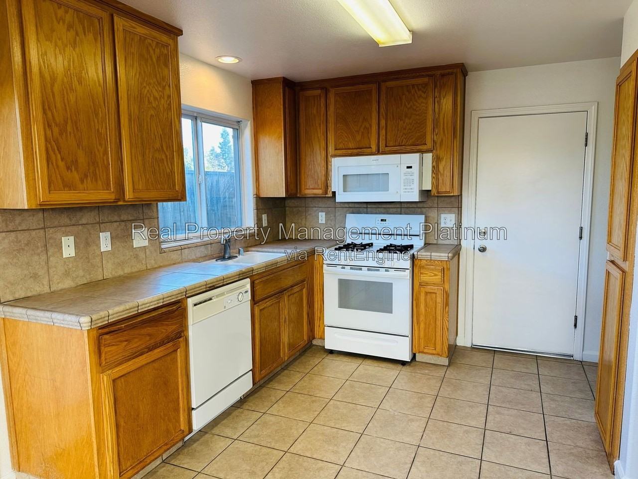 233 River Pt - Photo 2 of 18