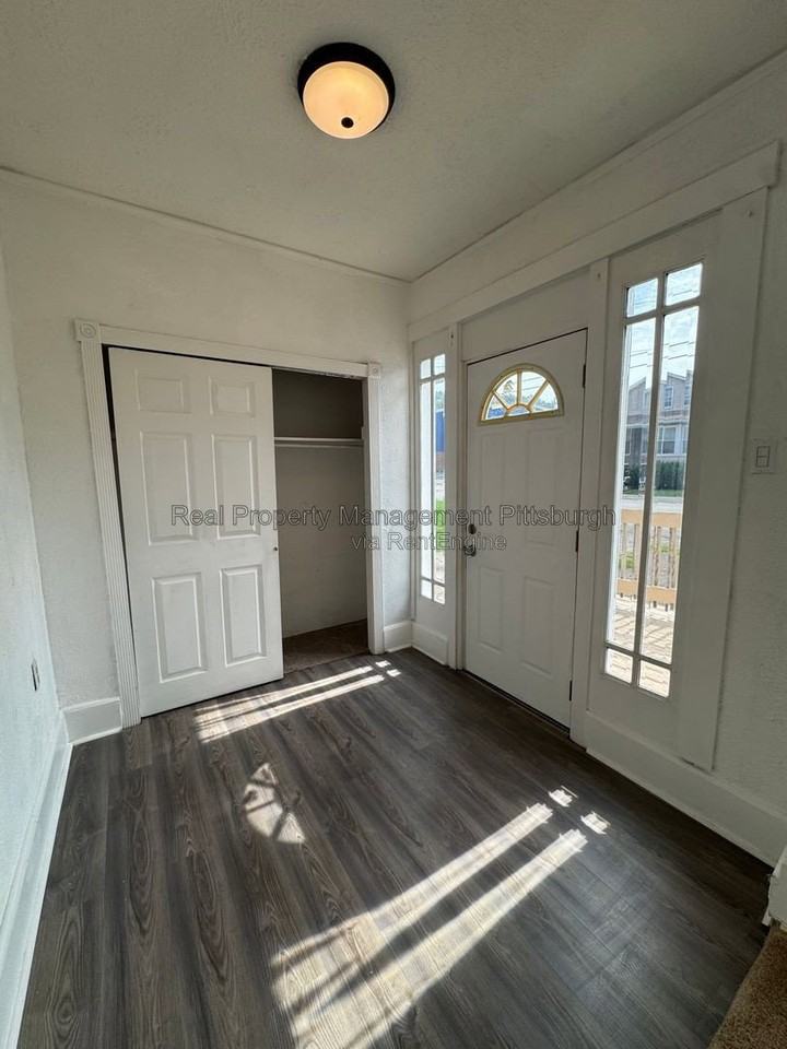 2835 Capitol St - Photo 2 of 16