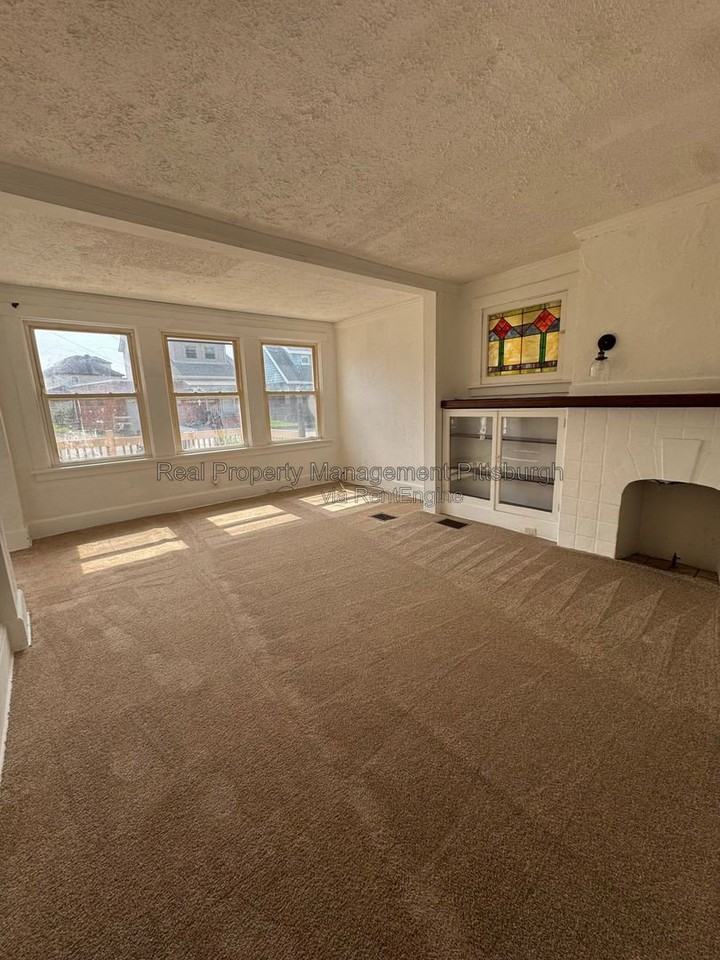 2835 Capitol St - Photo 3 of 16