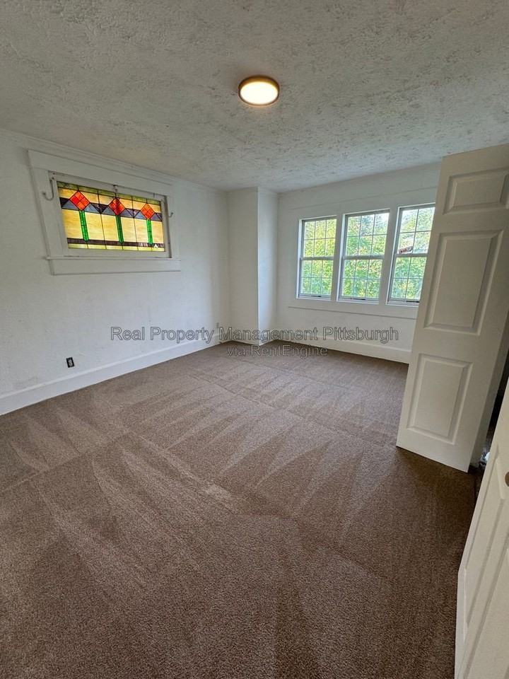 2835 Capitol St - Photo 4 of 16