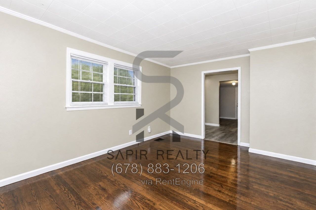 225 Glenrose Cir Sw - Photo 2 of 16