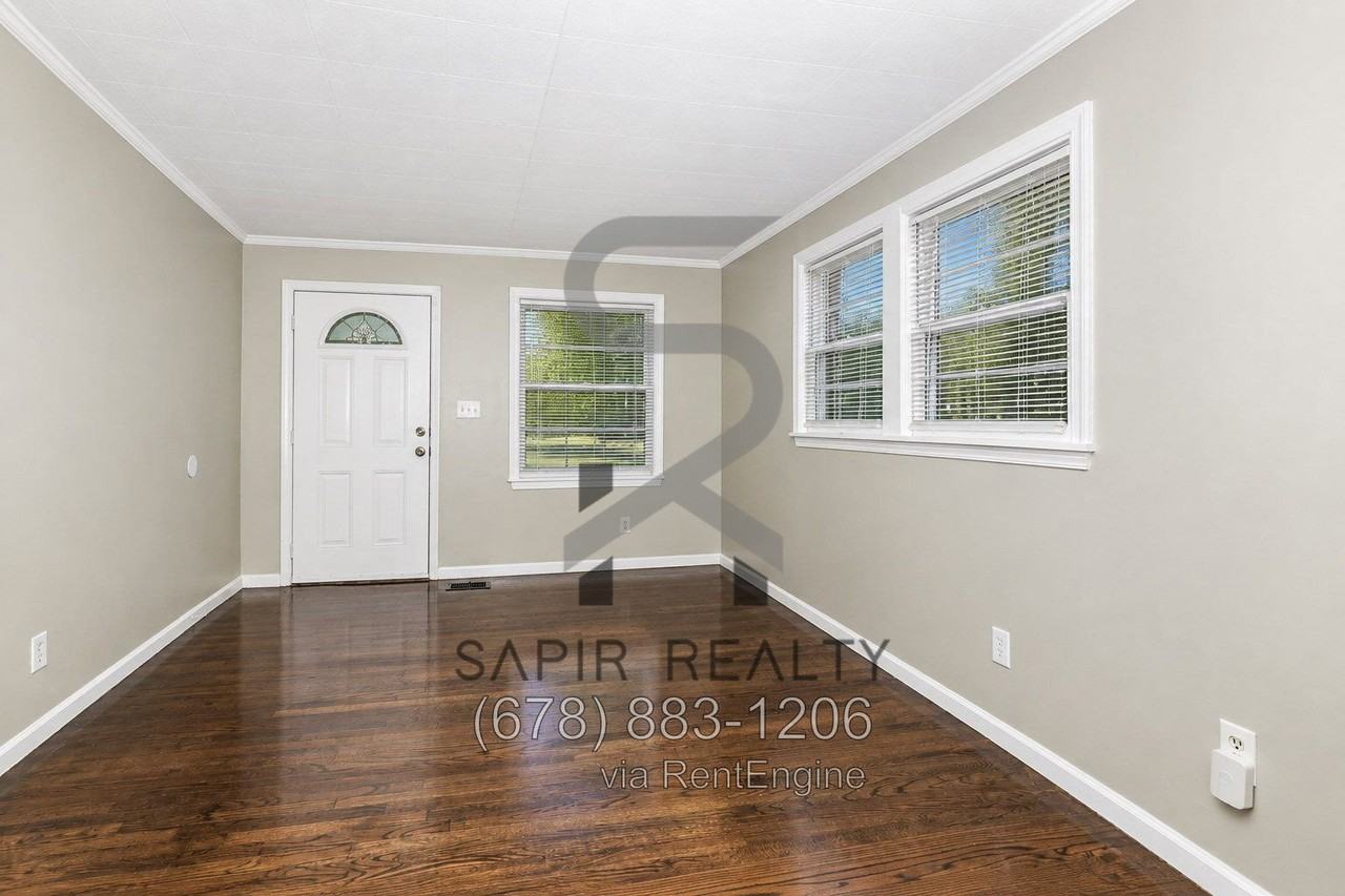 225 Glenrose Cir Sw - Photo 3 of 16