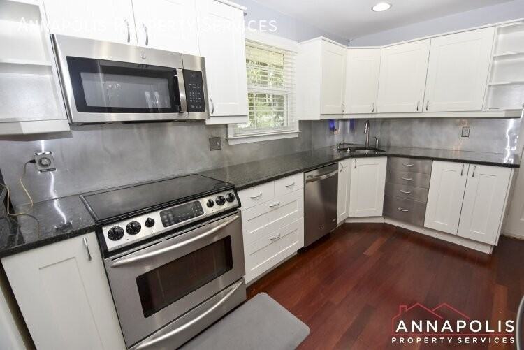 300 S Cherry Grove Ave - Photo 6 of 35