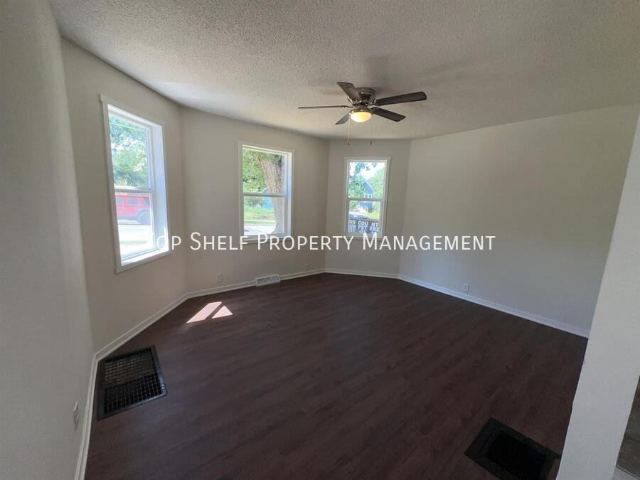 1529 11th St - Photo 3 of 15