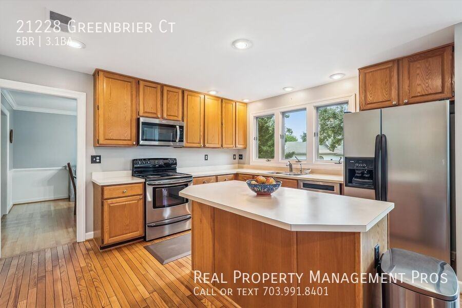 21228 Greenbrier Ct - Photo 3 of 50