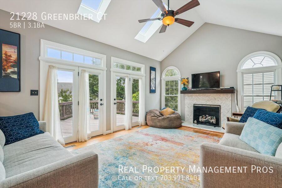 21228 Greenbrier Ct - Photo 6 of 50