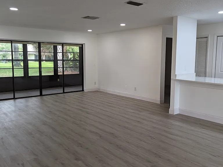 180 Joanne Pl #NA - Photo 7 of 9