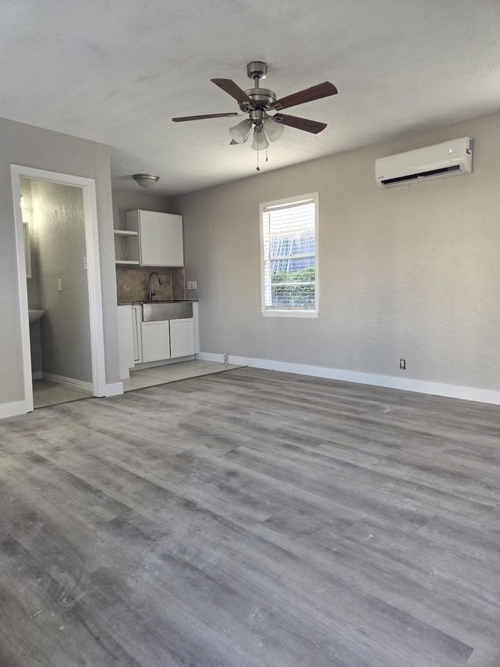 118 W Sears St #103 - Photo 3 of 12