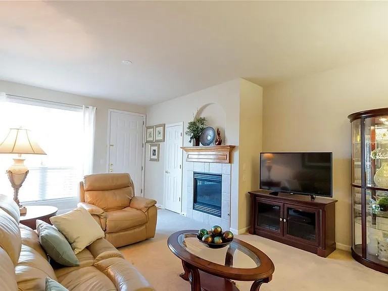 7131 S Wenatchee Way #D - Photo 4 of 17