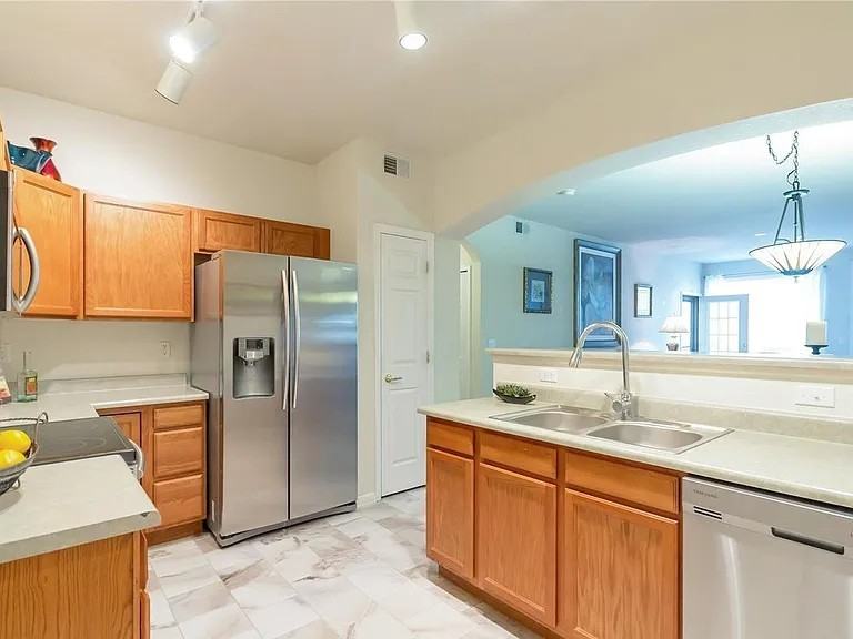 7131 S Wenatchee Way #D - Photo 5 of 17